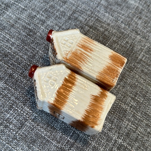 Vintage Ceramic Outhouse Salt and Pepper Shakers “I'm Fulla S, I’m Fulla P” - Picture 10 of 13